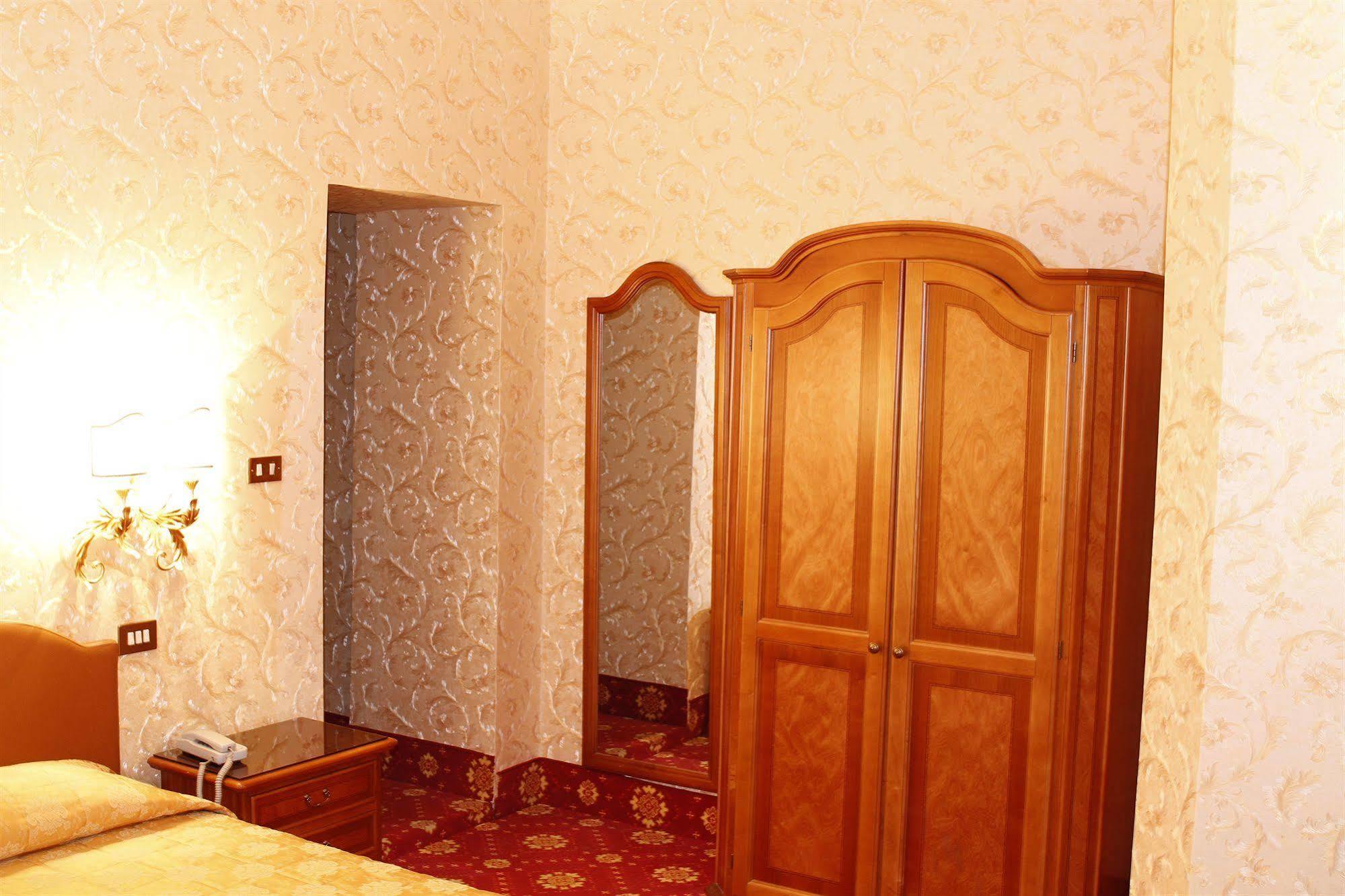 Hotel Pace Helvezia Рим Экстерьер фото