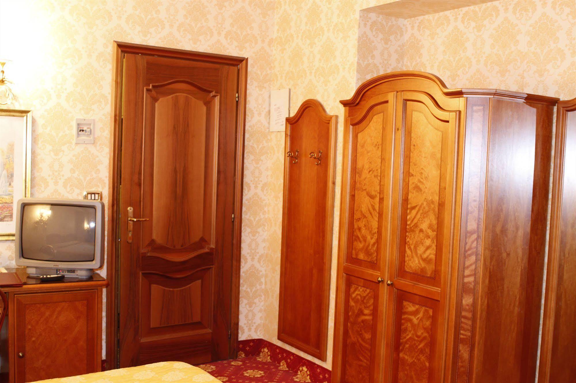Hotel Pace Helvezia Рим Экстерьер фото