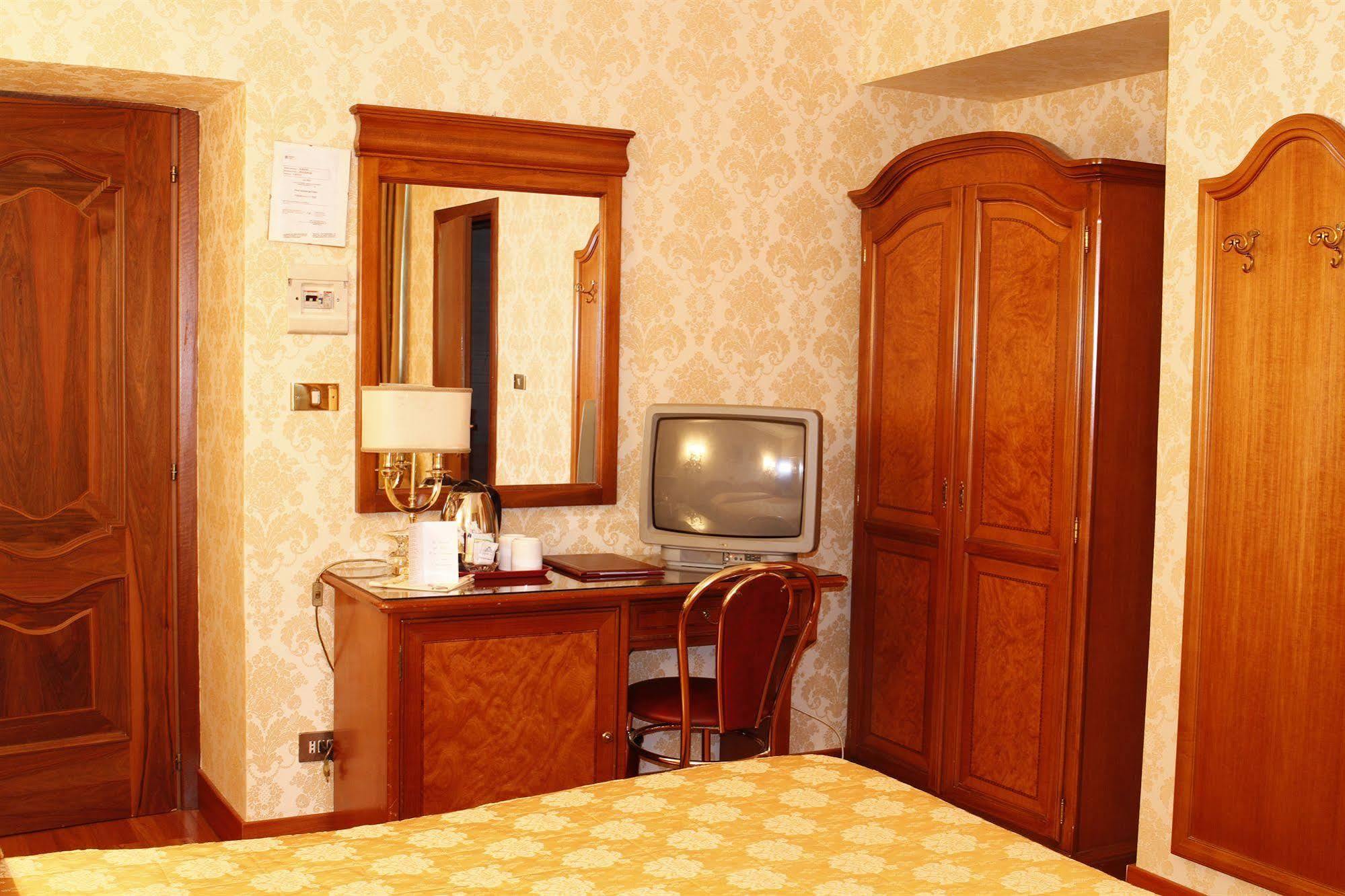 Hotel Pace Helvezia Рим Экстерьер фото
